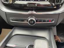 Volvo XC60 B4 MHEV Momentum 