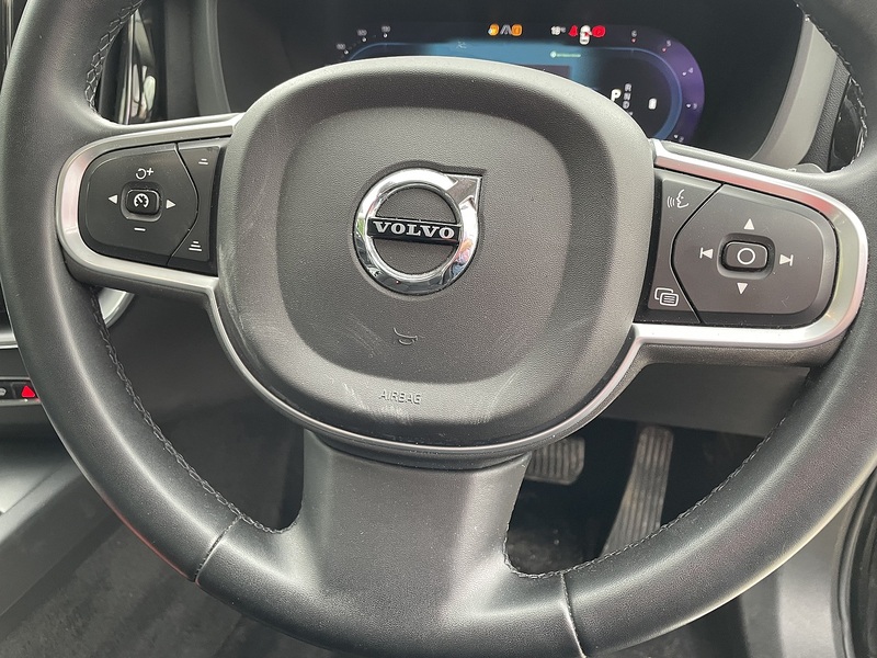 Volvo 2.0 B4 MHEV Momentum SUV 5dr Diesel Hybrid Auto AWD Euro 6 (s/s) (197 ps)