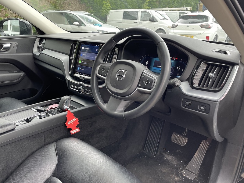 Volvo 2.0 B4 MHEV Momentum SUV 5dr Diesel Hybrid Auto AWD Euro 6 (s/s) (197 ps)