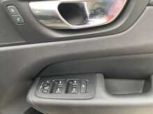 Volvo XC60 B4 MHEV Momentum 