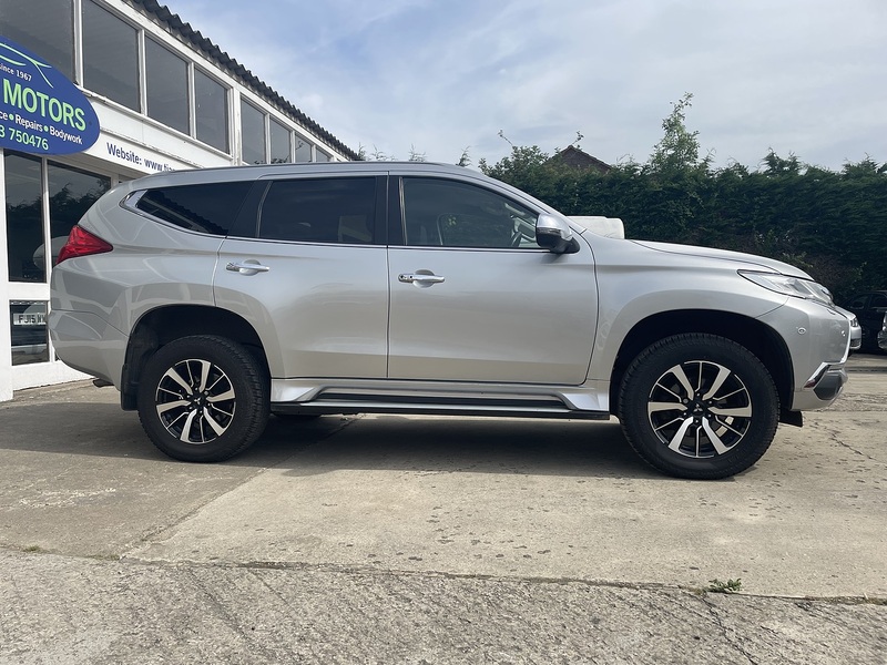 Mitsubishi 2.4D 4 SUV 5dr Diesel Auto 4WD Euro 6 (181 ps)