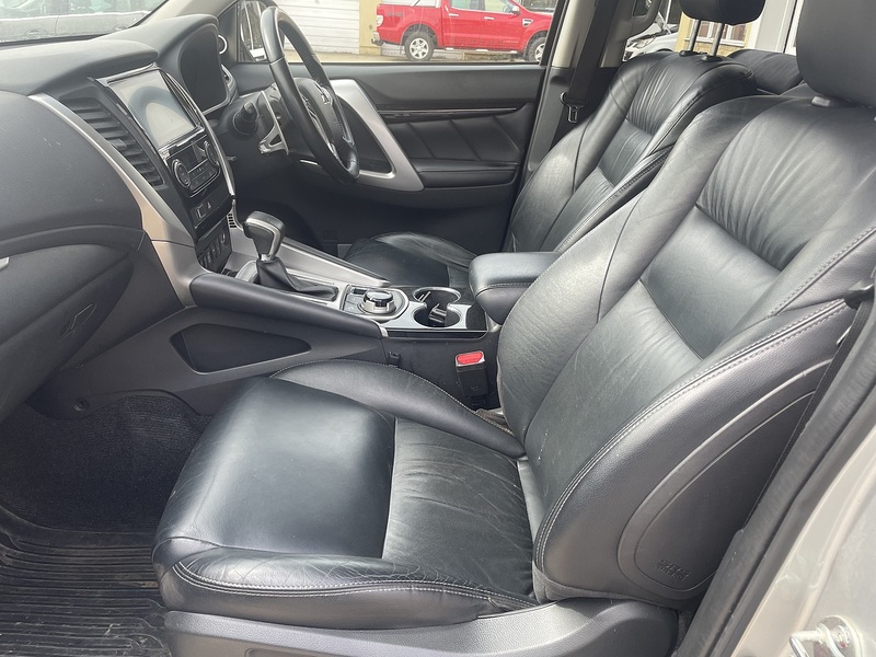 Mitsubishi 2.4D 4 SUV 5dr Diesel Auto 4WD Euro 6 (181 ps)