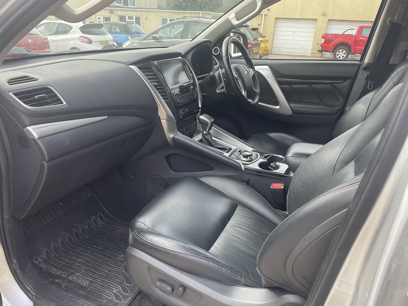 Mitsubishi 2.4D 4 SUV 5dr Diesel Auto 4WD Euro 6 (181 ps)