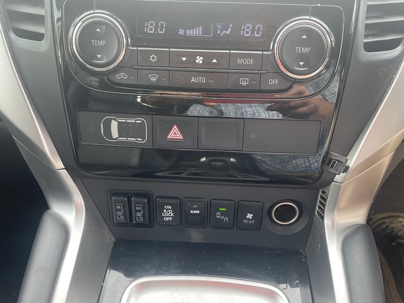 Mitsubishi 2.4D 4 SUV 5dr Diesel Auto 4WD Euro 6 (181 ps)