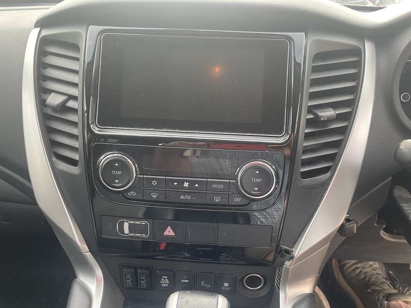 Mitsubishi 2.4D 4 SUV 5dr Diesel Auto 4WD Euro 6 (181 ps)