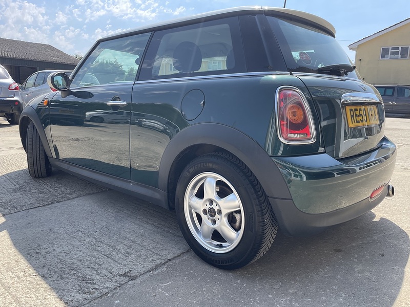 MINI 1.6 Cooper Hatchback 3dr Petrol Manual Euro 4 (120 ps)