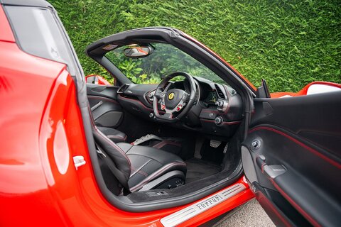3.9T V8 Spider 2dr Petrol F1 DCT Euro 6 (s/s) (670 ps)