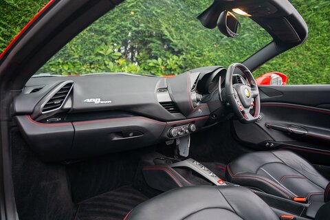 3.9T V8 Spider 2dr Petrol F1 DCT Euro 6 (s/s) (670 ps)