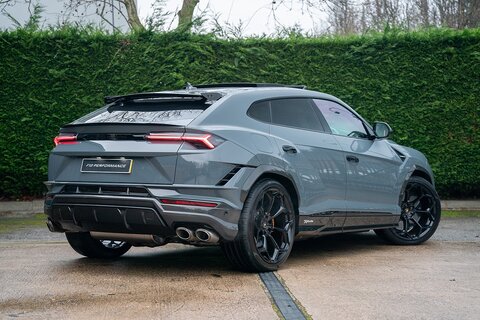 4.0 V8 BiTurbo Performante SUV 5dr Petrol Auto 4WD Euro 6 (666 ps)