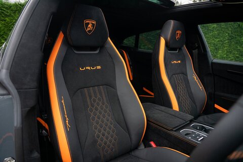 4.0 V8 BiTurbo Performante SUV 5dr Petrol Auto 4WD Euro 6 (666 ps)