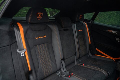 4.0 V8 BiTurbo Performante SUV 5dr Petrol Auto 4WD Euro 6 (666 ps)