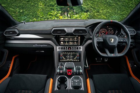 4.0 V8 BiTurbo Performante SUV 5dr Petrol Auto 4WD Euro 6 (666 ps)