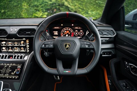 4.0 V8 BiTurbo Performante SUV 5dr Petrol Auto 4WD Euro 6 (666 ps)