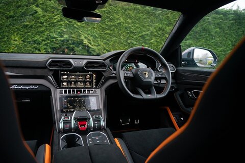 4.0 V8 BiTurbo Performante SUV 5dr Petrol Auto 4WD Euro 6 (666 ps)