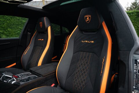 4.0 V8 BiTurbo Performante SUV 5dr Petrol Auto 4WD Euro 6 (666 ps)