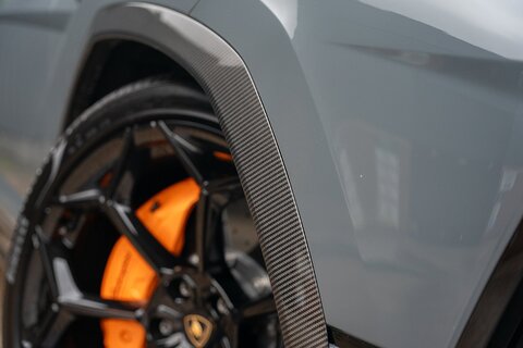 4.0 V8 BiTurbo Performante SUV 5dr Petrol Auto 4WD Euro 6 (666 ps)