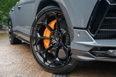 4.0 V8 BiTurbo Performante SUV 5dr Petrol Auto 4WD Euro 6 (666 ps)