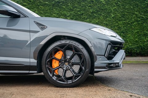 4.0 V8 BiTurbo Performante SUV 5dr Petrol Auto 4WD Euro 6 (666 ps)