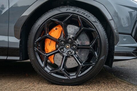 4.0 V8 BiTurbo Performante SUV 5dr Petrol Auto 4WD Euro 6 (666 ps)