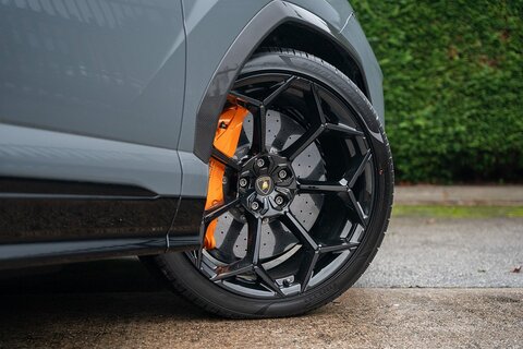 4.0 V8 BiTurbo Performante SUV 5dr Petrol Auto 4WD Euro 6 (666 ps)