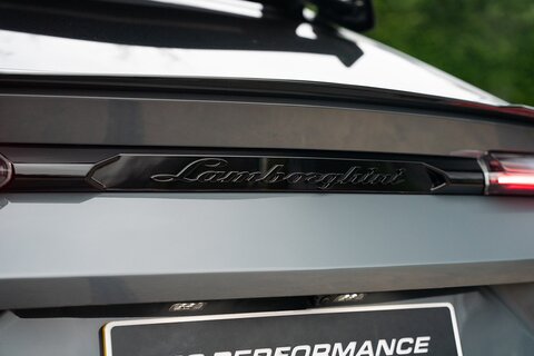 4.0 V8 BiTurbo Performante SUV 5dr Petrol Auto 4WD Euro 6 (666 ps)