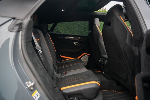 4.0 V8 BiTurbo Performante SUV 5dr Petrol Auto 4WD Euro 6 (666 ps)