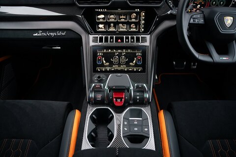 4.0 V8 BiTurbo Performante SUV 5dr Petrol Auto 4WD Euro 6 (666 ps)