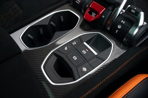 4.0 V8 BiTurbo Performante SUV 5dr Petrol Auto 4WD Euro 6 (666 ps)