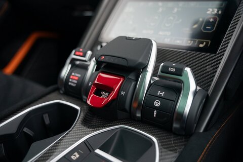 4.0 V8 BiTurbo Performante SUV 5dr Petrol Auto 4WD Euro 6 (666 ps)