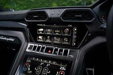 4.0 V8 BiTurbo Performante SUV 5dr Petrol Auto 4WD Euro 6 (666 ps)