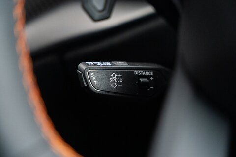 4.0 V8 BiTurbo Performante SUV 5dr Petrol Auto 4WD Euro 6 (666 ps)