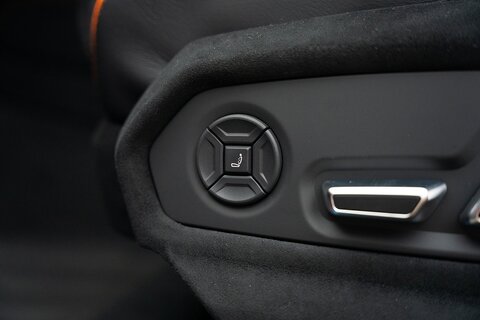 4.0 V8 BiTurbo Performante SUV 5dr Petrol Auto 4WD Euro 6 (666 ps)