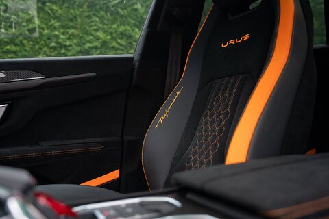 4.0 V8 BiTurbo Performante SUV 5dr Petrol Auto 4WD Euro 6 (666 ps)