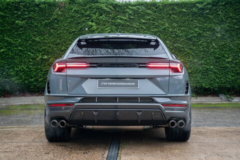 4.0 V8 BiTurbo Performante SUV 5dr Petrol Auto 4WD Euro 6 (666 ps)