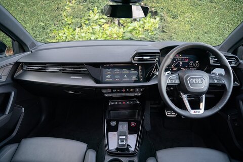 2.5 TFSI Vorsprung Saloon 4dr Petrol S Tronic quattro Euro 6 (s/s) (400 ps)
