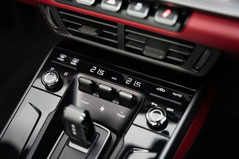 3.0T 992 Carrera Coupe 2dr Petrol PDK Euro 6 (s/s) (394 ps)