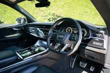 Audi Q8 TFSI V6 Black Edition 