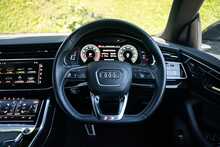 Audi Q8 TFSI V6 Black Edition 