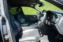 Audi Q8 TFSI V6 Black Edition 