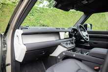 Land Rover Defender 110 D250 MHEV X-Dynamic SE 