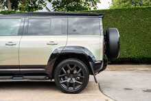 Land Rover Defender 110 D250 MHEV X-Dynamic SE 