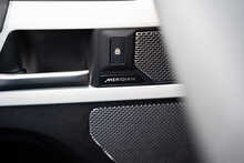 Land Rover Defender 110 D250 MHEV X-Dynamic SE 