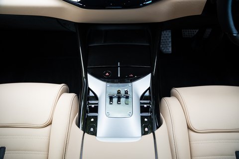 V12 SUV 6.5 Automatic Petrol