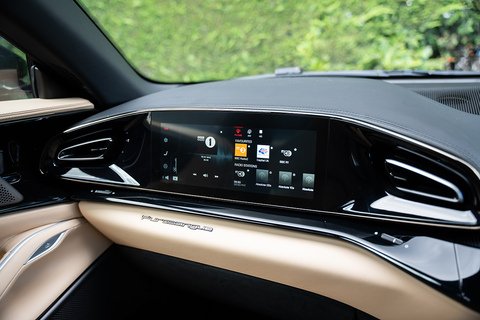 V12 SUV 6.5 Automatic Petrol