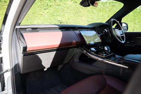 3.0 D300 MHEV Dynamic SE SUV 5dr Diesel Auto 4WD Euro 6 (s/s) (300 ps)