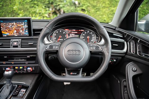 4.0 TFSI V8 Estate 5dr Petrol Tiptronic quattro Euro 5 (s/s) (560 ps)