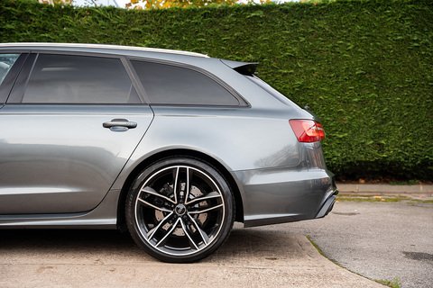 4.0 TFSI V8 Estate 5dr Petrol Tiptronic quattro Euro 5 (s/s) (560 ps)