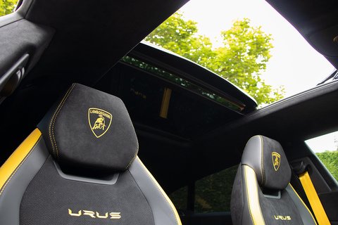 4.0 V8 BiTurbo Performante SUV 5dr Petrol Auto 4WD Euro 6 (666 ps)