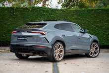 Lamborghini Urus V8 