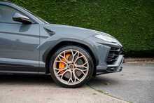 Lamborghini Urus V8 